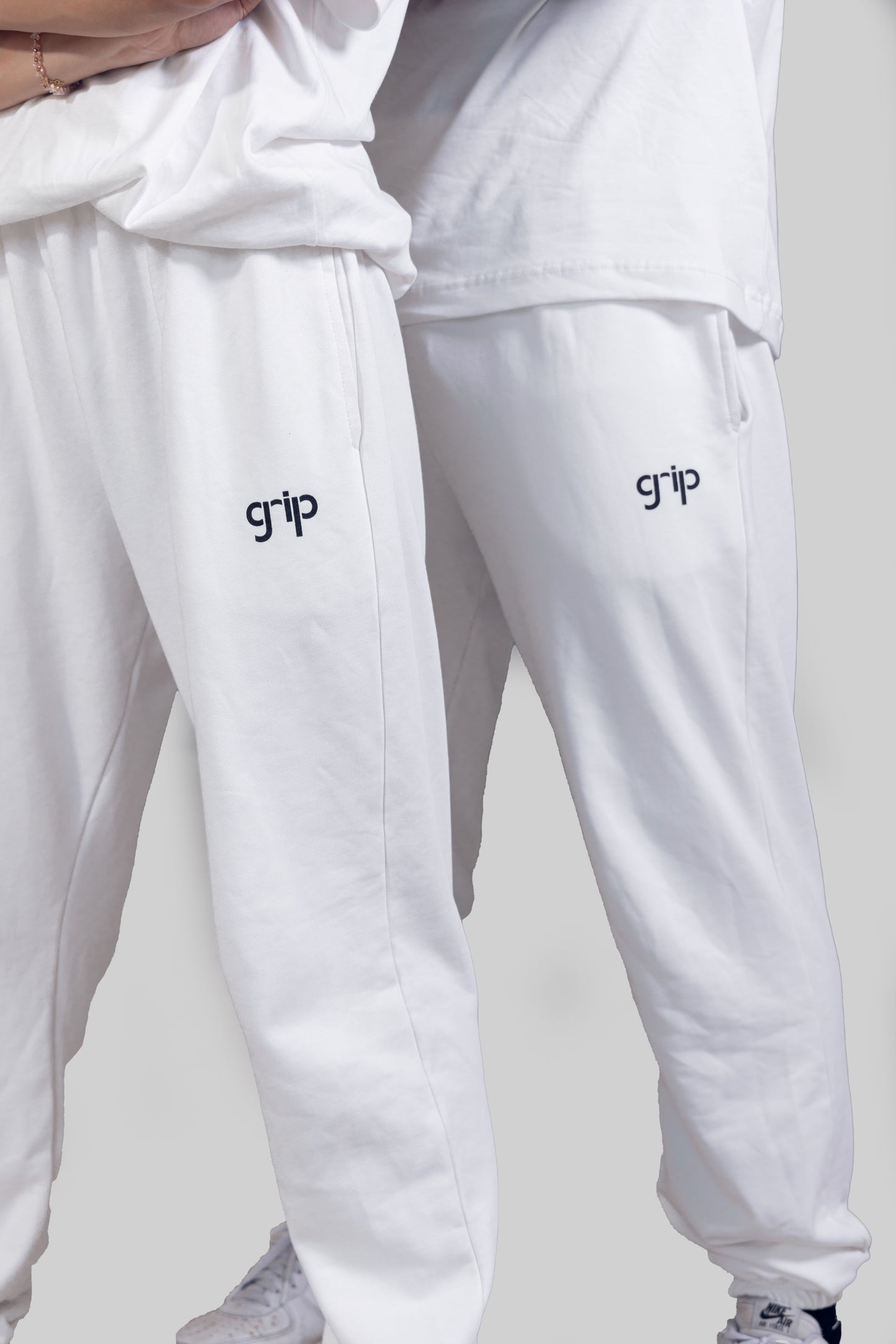 LOOSE GRIP SWEATS